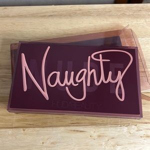 HUDA BEAUTY Naughty Nude Eyeshadow Palette